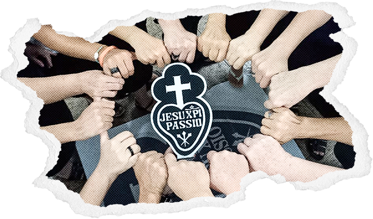 Mãos unidas em círculo ao redor do emblema passionista